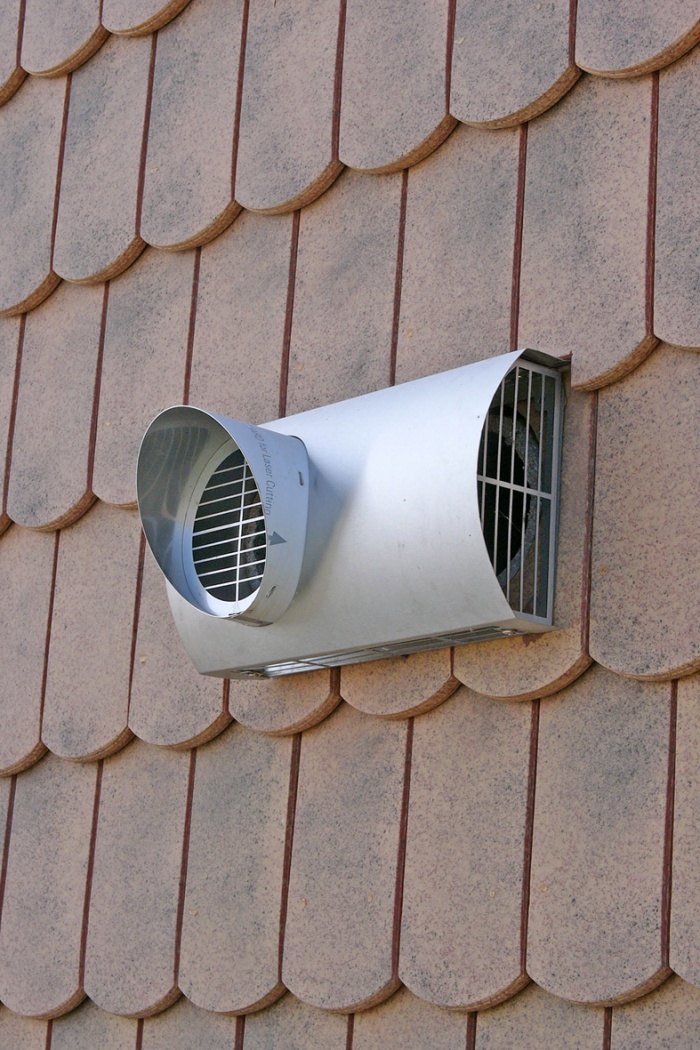 'La petite maison dans la prairie' , un refuge en montagne. : D�tail bouche VMC