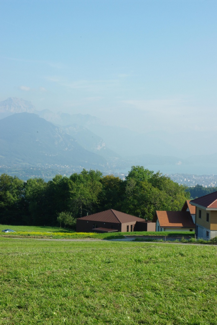 Maison mtal : Petit cailloux dans le paysage